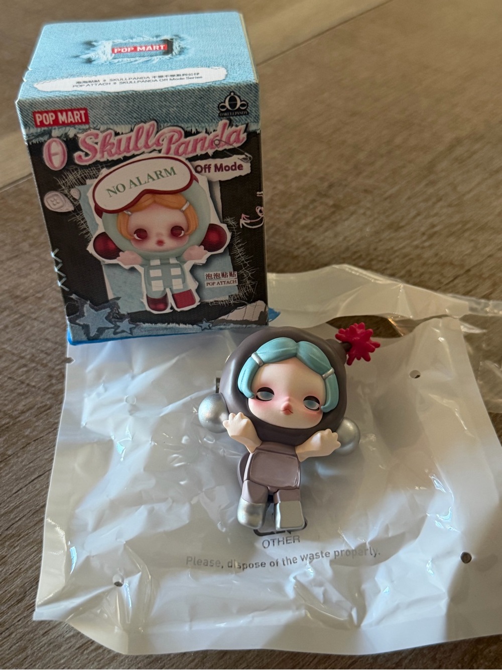 POP MART Skullpanda Off Mode Pop Attach - Slow Down